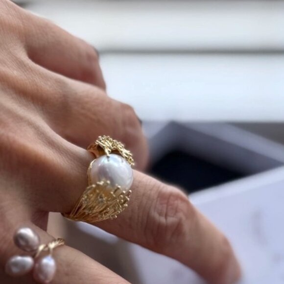 ARTISAN Baroque Pearl Ring - Unique Textured Gold Tone Adjustable! - Picture 5 of 6